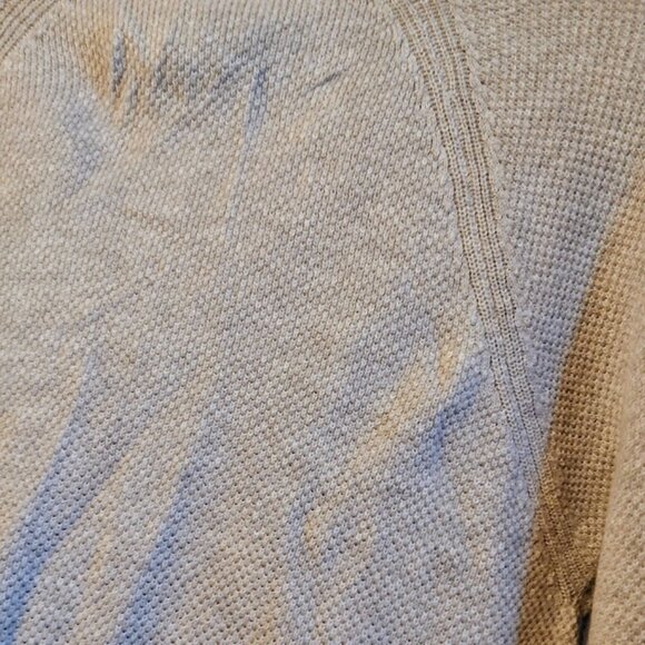 GAP Pointelle Sweater Top women M Gray Light crochet knit Raglan long sleeve EUC - Picture 8 of 9